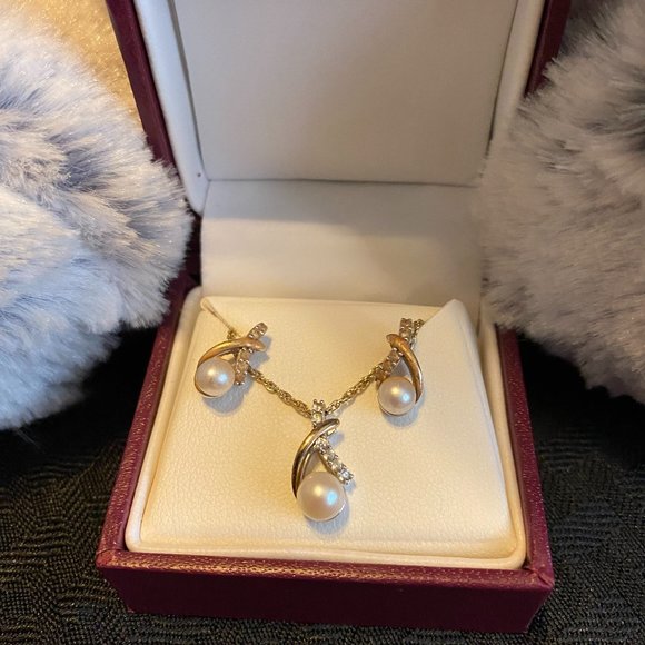 Pearl and Diamond Necklace - Earring Set w/Bear - Picture 2 of 2